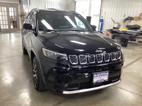 Used 2025 Jeep Compass Limited w/ Elite Group AWD/4WD image 8