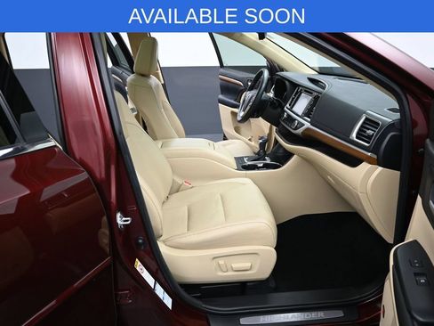 Used 2017 Toyota Highlander Limited Platinum AWD/4WD image 38