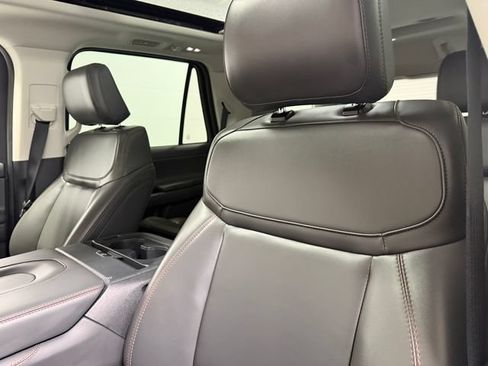 Certified 2025 Ford Expedition Active AWD/4WD image 7