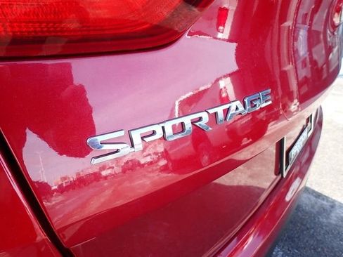 Used 2019 Kia Sportage LX image 4