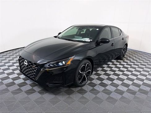 New 2025 Nissan Altima 2.5 SR image 3