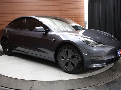 Used 2023 Tesla Model 3 Standard Range image 38