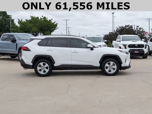 Used 2021 Toyota RAV4 XLE w/ Convenience Package FWD image 4