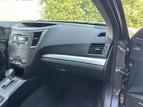 Used 2011 Subaru Outback 2.5i Premium AWD/4WD image 34