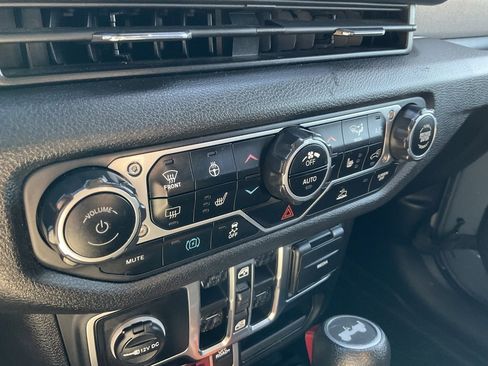 Used 2024 Jeep Wrangler Unlimited image 8