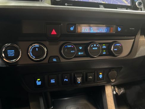 Used 2020 Toyota Tacoma TRD Pro AWD/4WD image 36