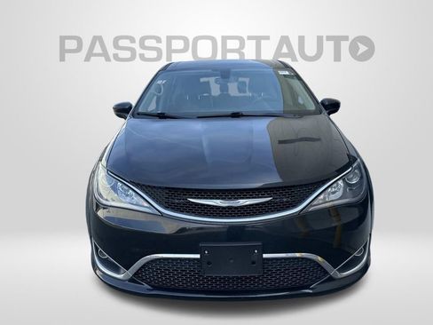Used 2020 Chrysler Pacifica Touring image 6