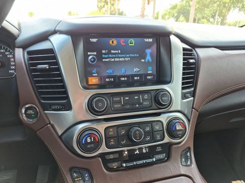 Used 2015 Chevrolet Suburban LTZ RWD image 17