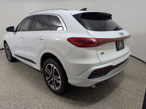 Used 2025 Audi Q5 Premium AWD/4WD image 5