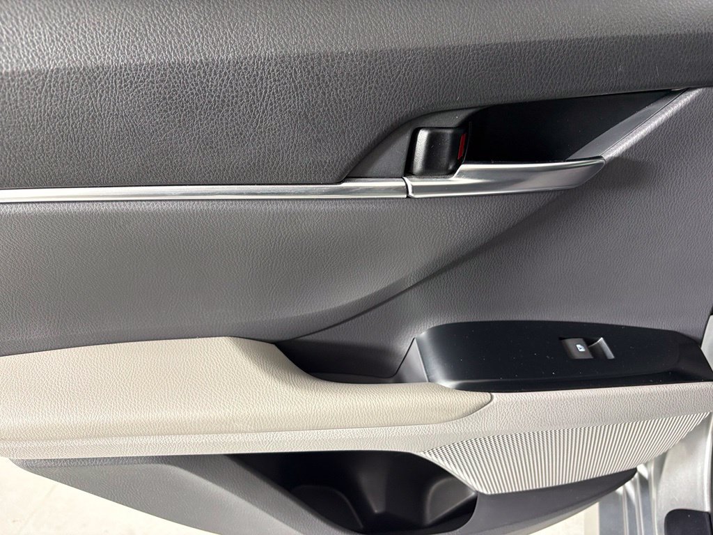 Used 2020 Toyota Camry LE w/ Carpet Mat Package FWD image 31