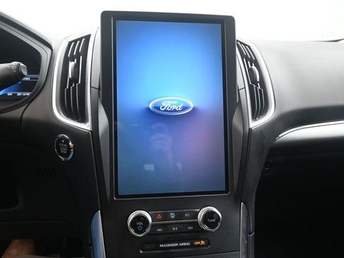 Used 2024 Ford Edge Titanium image 9