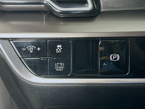 Used 2023 Kia Sportage EX image 16