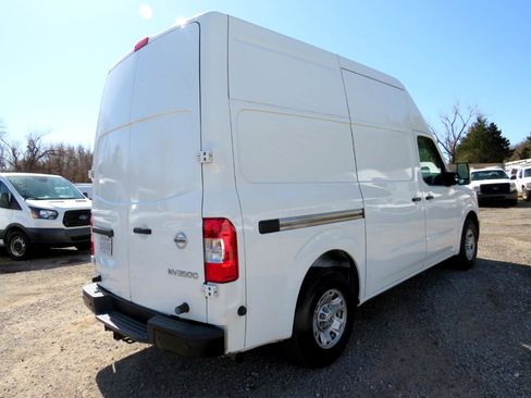 Used 2017 Nissan NV 3500 SV image 4