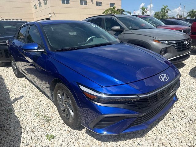 Used 2024 Hyundai Elantra SEL FWD image 3