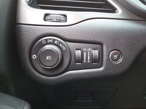 Used 2020 Jeep Cherokee Limited w/ Luxury Group AWD/4WD image 59