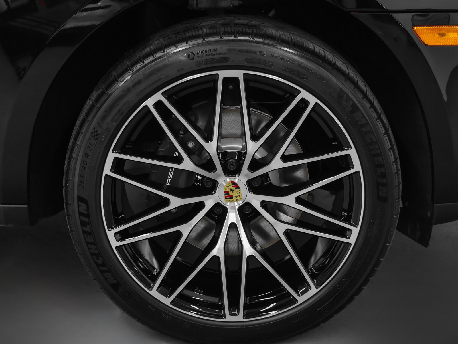 Certified 2026 Porsche Macan AWD/4WD image 16
