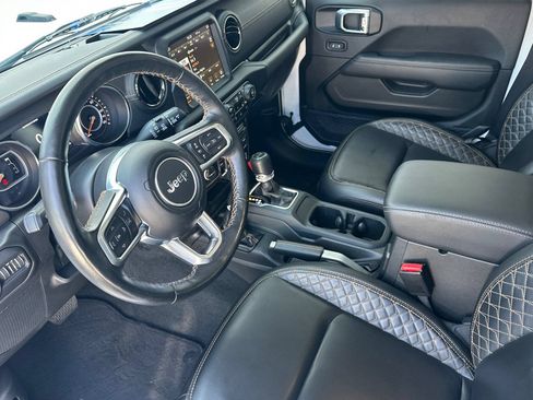 Used 2022 Jeep Wrangler Unlimited Sahara AWD/4WD image 9