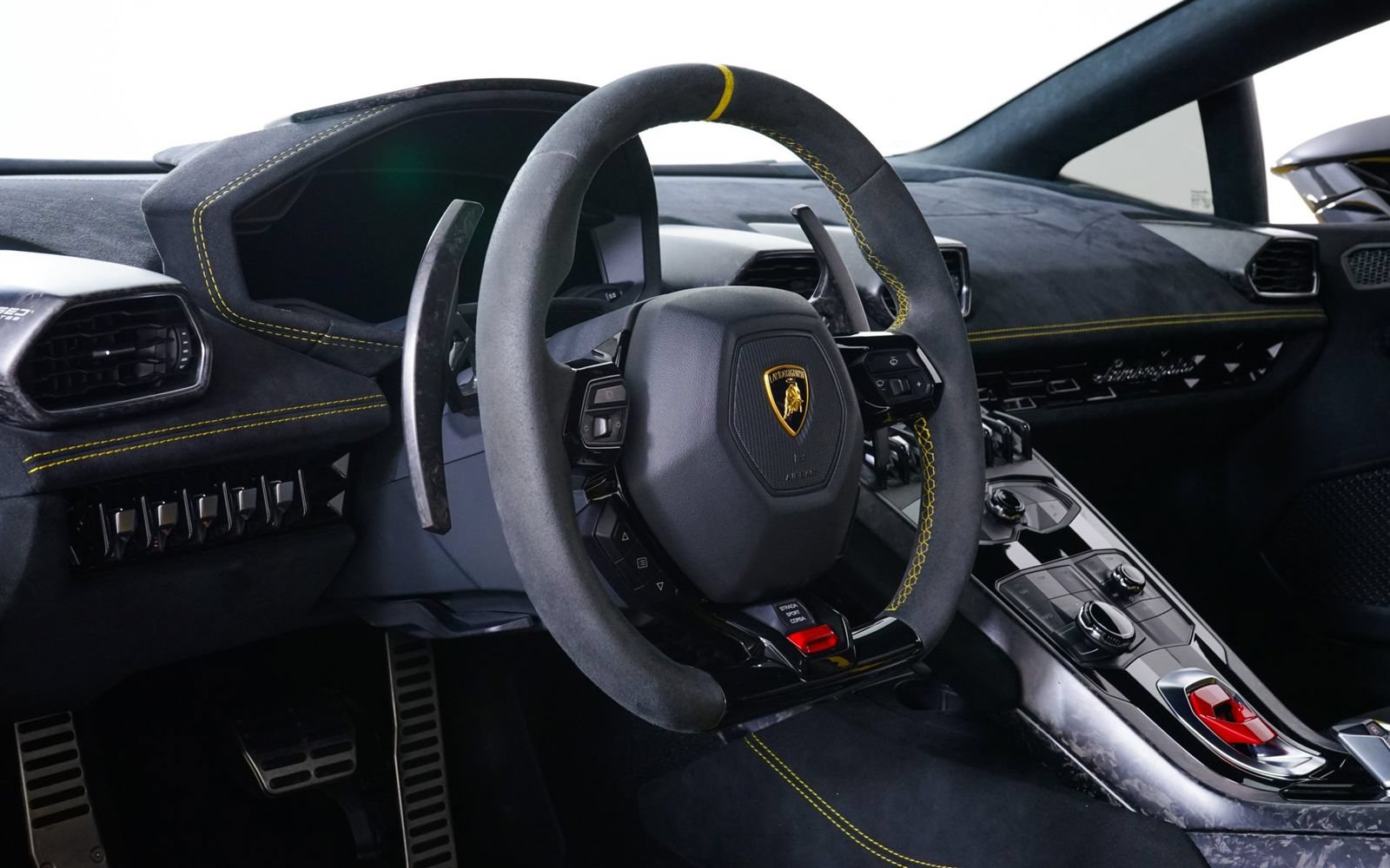 Used 2018 Lamborghini Huracan Performante AWD/4WD image 4