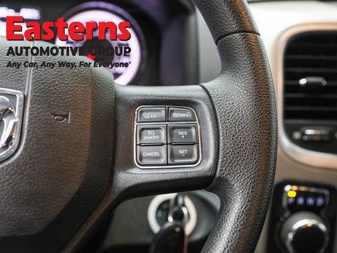 Used 2020 RAM 1500 Classic SLT image 16