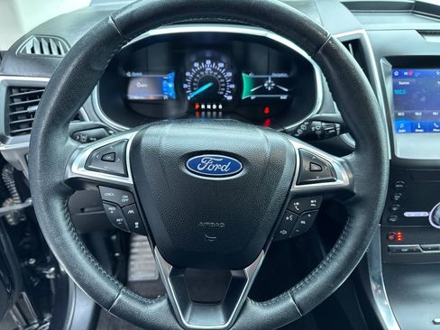 Used 2020 Ford Edge Titanium image 3