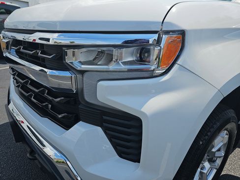Used 2023 Chevrolet Silverado 1500 LT AWD/4WD image 33
