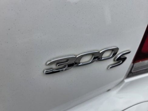 Used 2019 Chrysler 300 S image 16