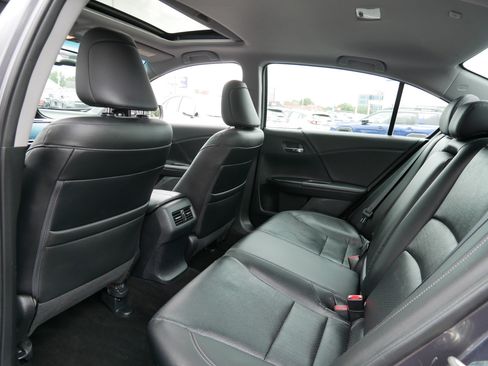 Used 2017 Honda Accord EX-L image 33