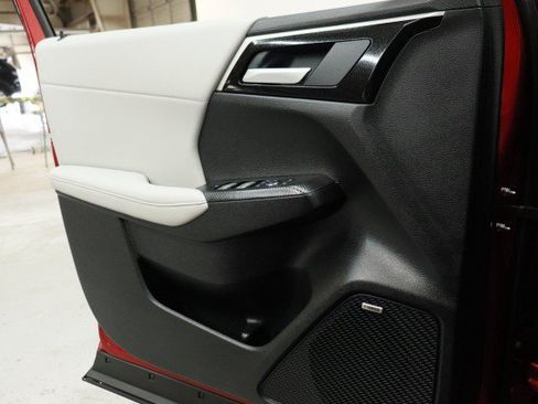 Used 2025 Mitsubishi Outlander SE FWD image 19