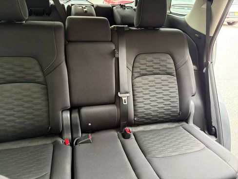 Used 2025 Nissan Pathfinder SV AWD/4WD image 40