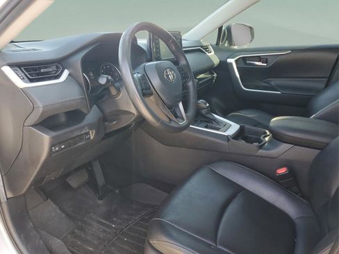 Used 2021 Toyota RAV4 XLE Premium image 16