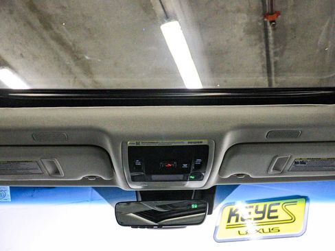Used 2025 Lexus ES 300h w/ Premium Package FWD image 12