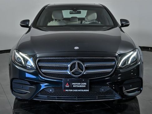 Used 2017 Mercedes-Benz E 300 4MATIC image 4