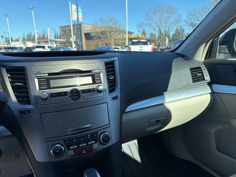 Used 2011 Subaru Outback 2.5i Premium image 8