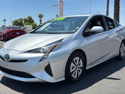 Used 2018 Toyota Prius Four w/ Advanced Technology Package FWD image 4