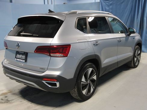 Used 2024 Volkswagen Taos SE image 28