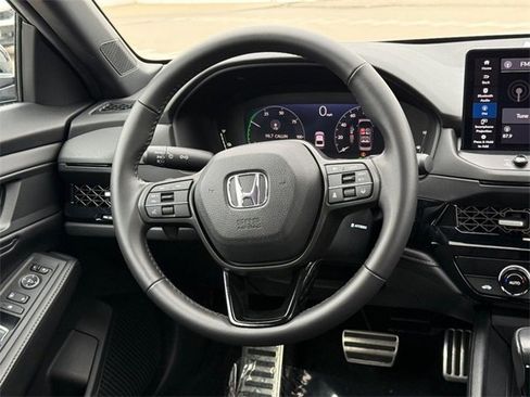 Used 2023 Honda Accord Sport image 12