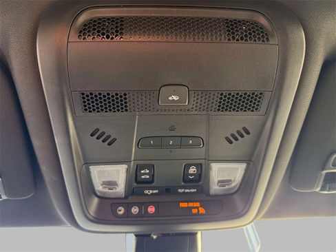 Used 2025 Cadillac XT6 Premium Luxury image 29