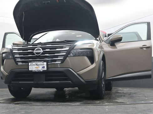 Used 2025 Nissan Rogue SV image 43