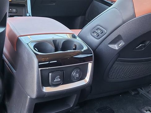 Certified 2024 Kia Carnival SX FWD image 13