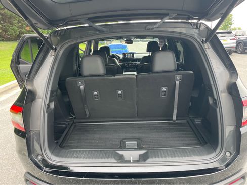 Used 2025 Honda Pilot TrailSport image 3