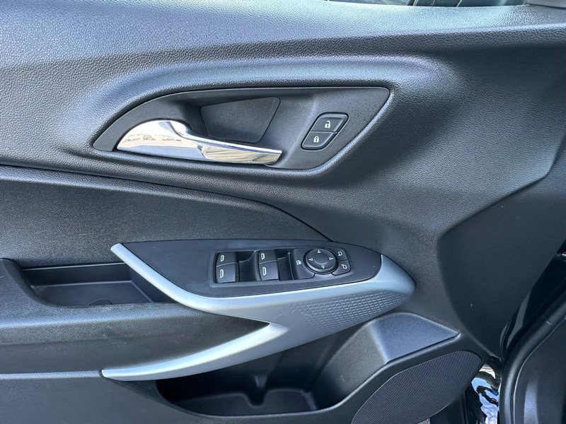 Used 2024 Chevrolet Trax RS FWD image 10