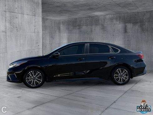 Used 2024 Kia Forte GT-Line w/ GT-Line Premium Package FWD image 3