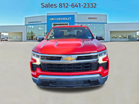 Used 2024 Chevrolet Silverado 1500 LT image 2