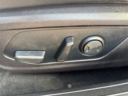 Used 2022 Hyundai Elantra Limited image 16