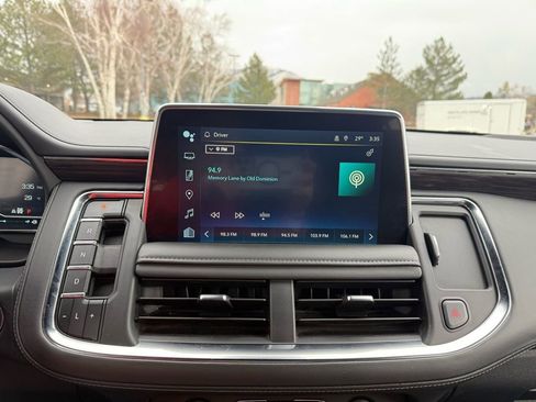 Used 2024 Chevrolet Suburban LT image 17