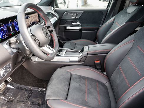 Used 2024 Mercedes-Benz EQB 300 4MATIC image 19
