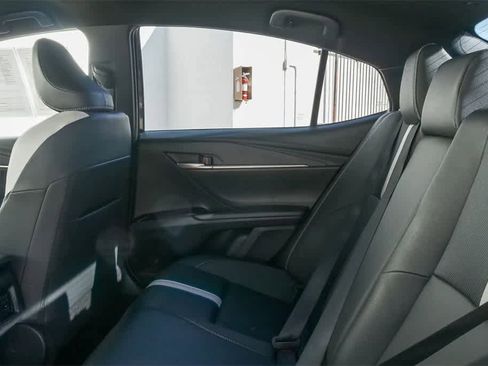 Used 2025 Toyota Camry SE image 13