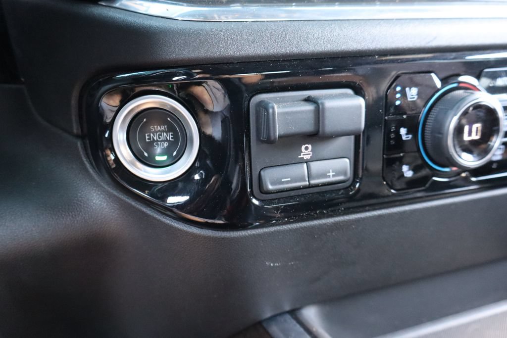 Used 2025 Chevrolet Silverado 2500 High Country w/ Technology Package AWD/4WD image 11