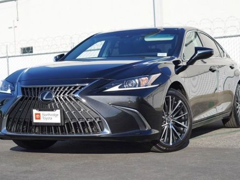 Used 2024 Lexus ES 350 w/ Premium Package image 3