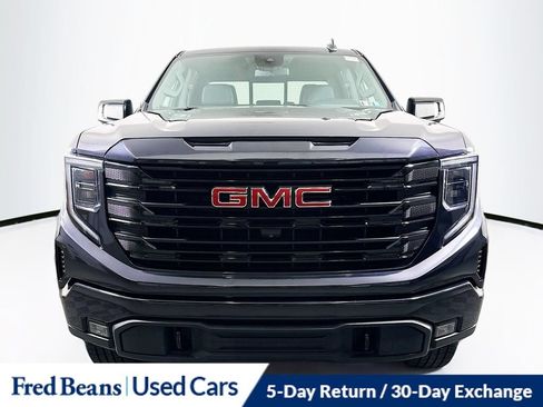 Used 2022 GMC Sierra 1500 Elevation w/ Elevation Premium Package AWD/4WD image 2